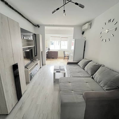 Vermietung eines gemütlichen Studio-Apartments mit separatem Zimmer und Balkon, Bukarest, Rumänien